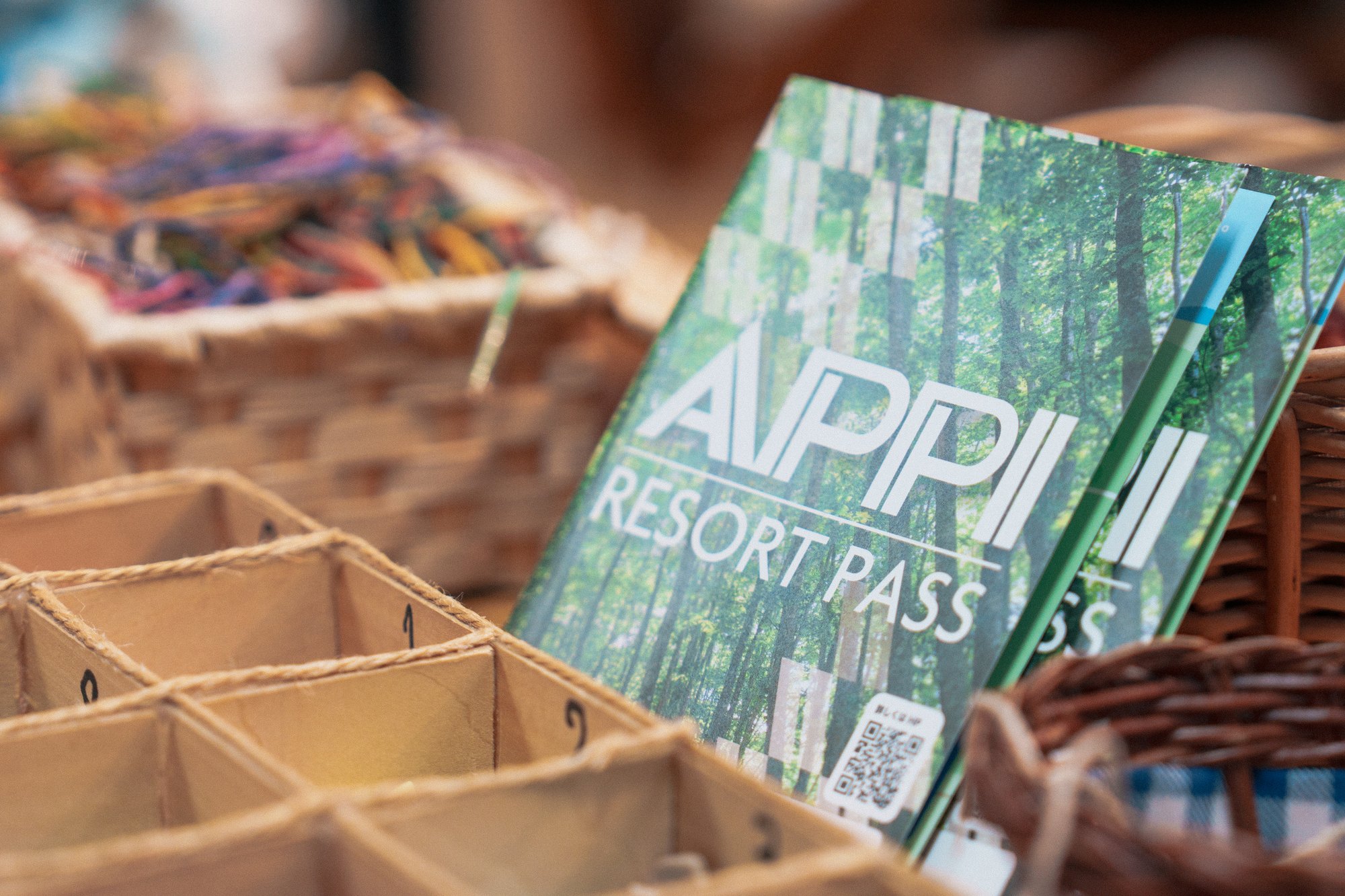 こしぇるべの糸のかごに置かれたAPPI Resort Pass